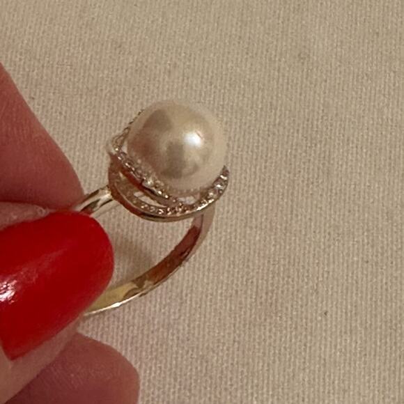 Jewelry - PEARL - Elegant Silver Pearl Ring Encircled in CZ. Size 8.5